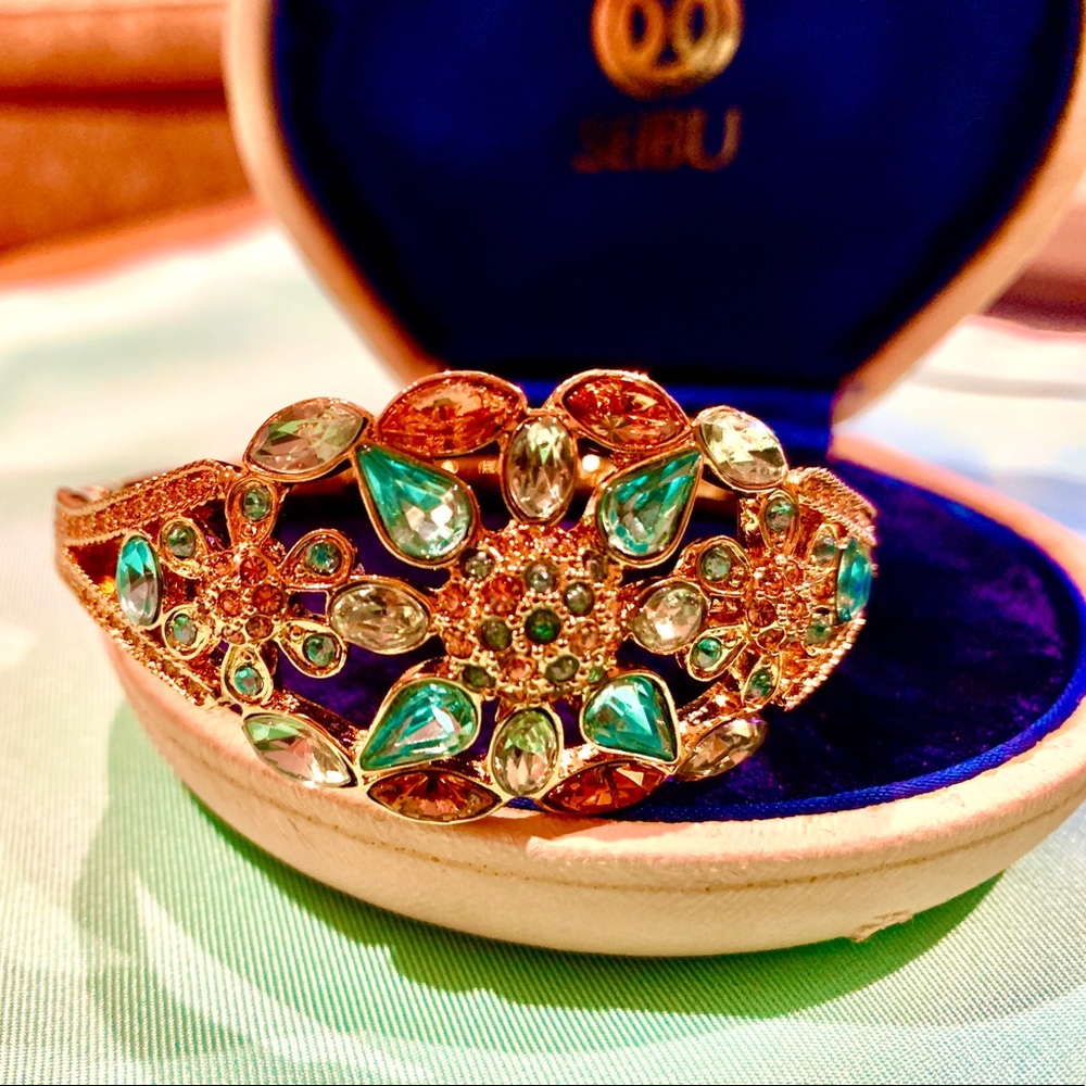 Vintage Design Bangle Bracelet
